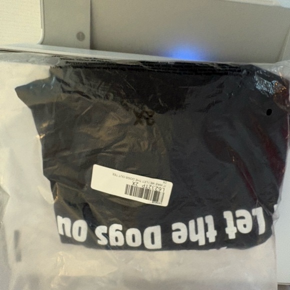 Gildan T-Shirt 2XL Black Funny Dog Quote “It Was Me, I Let The Dogs Out.” NWT - Picture 3 of 5